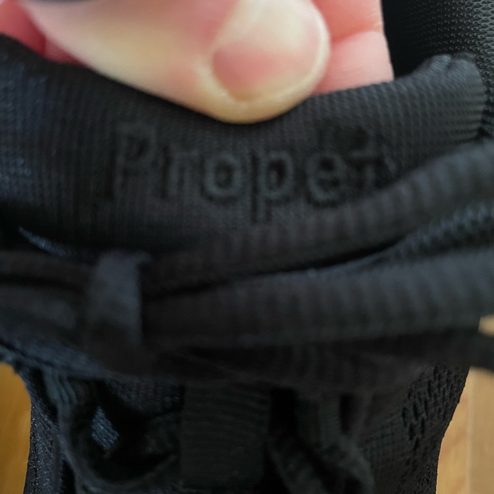 Women’s Propet non-slip sneaker - Picture 6 of 8